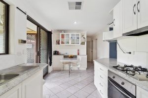 WEB 43 Burnside Way Waikiki 06 1